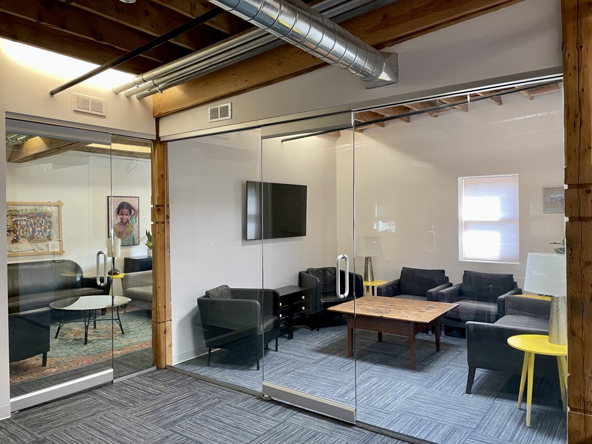 Private-Office-or-Group-Meeting-room-photo-2